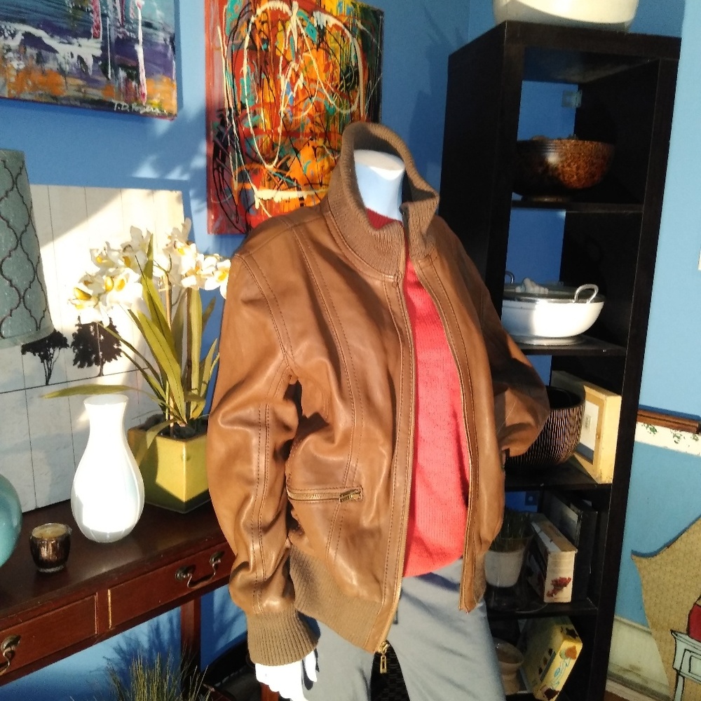 Leather jacket - Picture 3 of 8